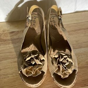 b.o.c Born Concept size 8 wedge sandal beige barely worn